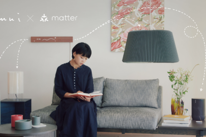 Le contrôleur en bois mui Board relie les équipements Matter dans un intérieur calme et connecté