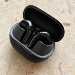 Illustration éditoriale pour SoundPEATS Air6 HS : unboxing et test, le confort avant la démonstration audiophile