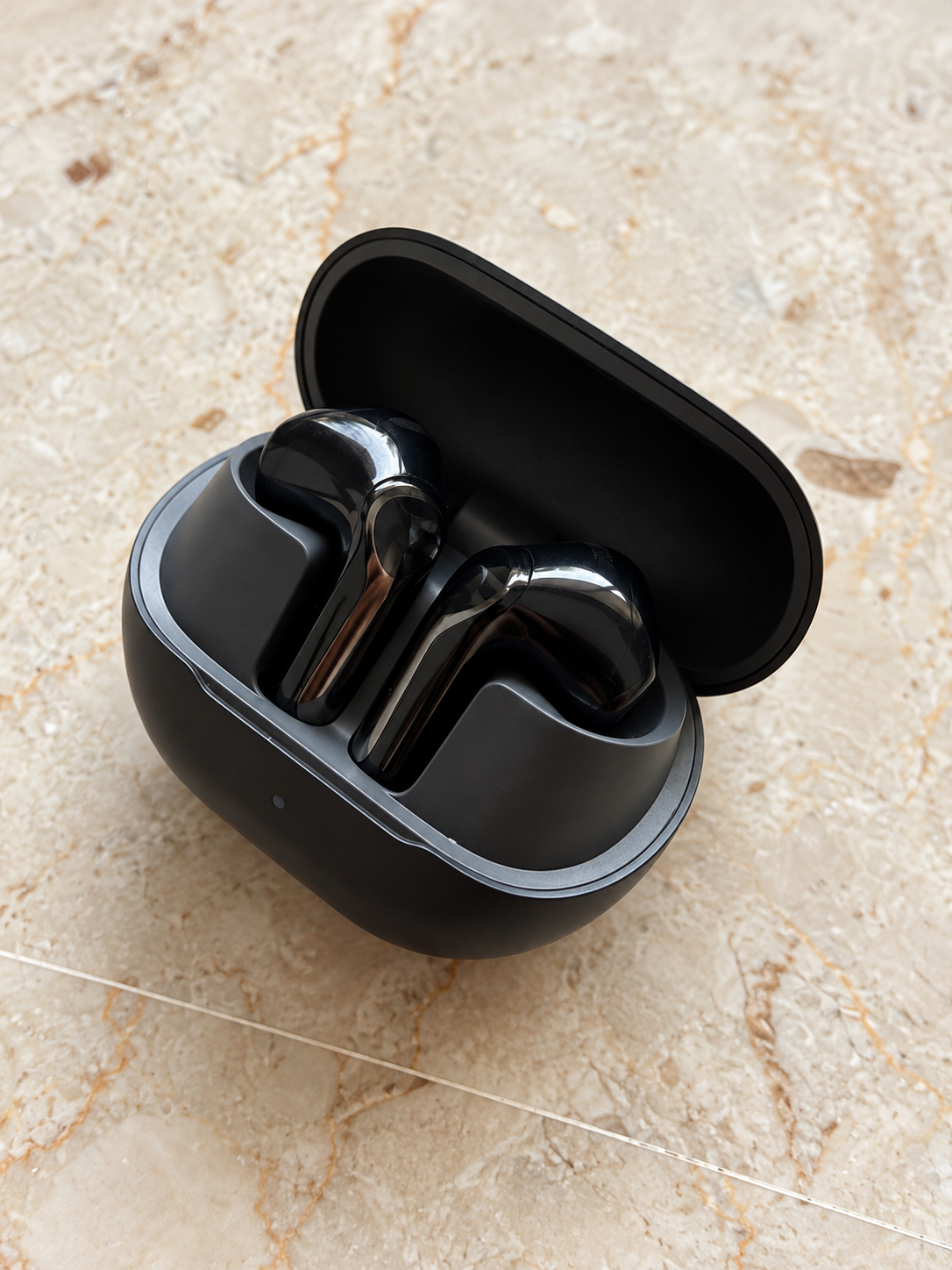 Illustration éditoriale pour SoundPEATS Air6 HS : unboxing et test, le confort avant la démonstration audiophile